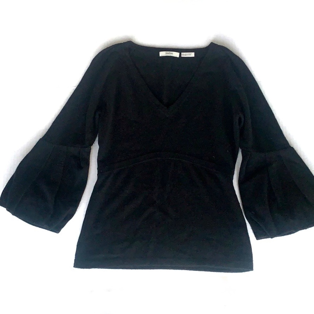 Neiman Marcus 100% Cashmere V‑Neck Sweater | Classic Black | Luxury Soft Knit |
